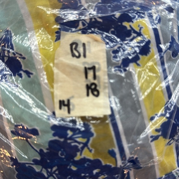 NWT, MPH Collection Button top, Collar, Gold Buttons, XL, Rolled Sleeves B1 - Picture 4 of 4